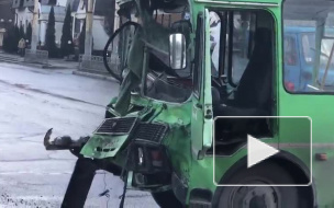 Жуткое видео из Воронежа: трассу не поделили маршрутка и фура