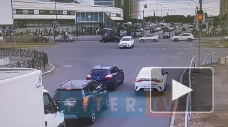 Появилось видео момента аварии на углу Савушкина и Туристкой