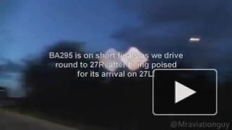 Горячая посадка аварийного "Боинга-747" со сломанным шасси попала на видео