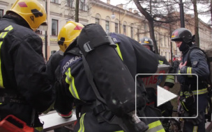 В Кировском районе из-за горящего ядовитого масла сотня пожарных два часа не могла потушить ангар и три грузовика