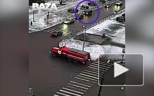 Россиянин решил избавиться от собаки и выбросил ее из машины на проезжую часть