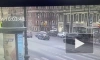 На Невском Mercedes протаранил машины и вылетел на тротуар