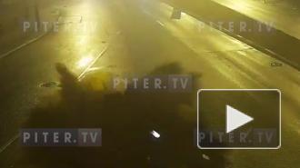 Момент ДТП со "взрывом" на Выборгской набережной попал на видео 