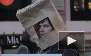 Геи вышли на Невский с пакетами на головах