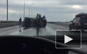 Мокрая дорога на дамбе спровоцировала ДТП 