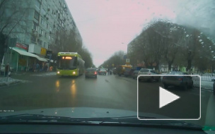 Жесткую драку двух мужчин в Волгограде сняли на видеорегистратор