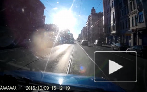 Автоледи сбивает ребёнка на переходе.