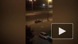 Ночью на улице Маршала Казакова водитель прогонял сон при помощи гири