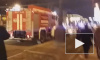 На Московском проспекте тушили пожар, пострадавших спасали на носилках