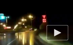 Видео: В Хакасии 18-летняя автоледи без прав устроила гонки с полицией