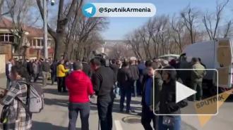 Митинг противников Пашиняна начался у здания парламента Армении