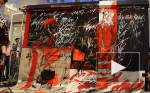 Покрас Лампас устроил в ДЛТ красочный перфоманс