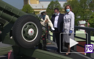 Врачи в честь Дня города произвели выстрел из пушки Петропавловской крепости