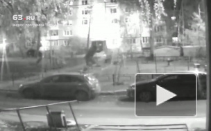 Появилось видео, как подростки прыгали по крышам автомобилей в Самаре