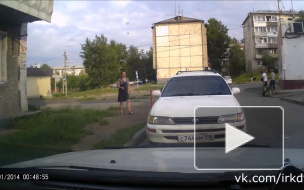 Пьяная жена чуть не задавила мужа в Иркутске.