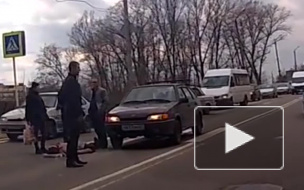 Жуткое видео из Смоленска: легковушка сбила пешехода
