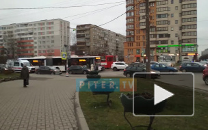 На пересечении Бухарестской и Славы образовалась пробка из-за неработающего светофора 