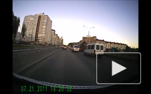 Встретились на перекрёстке.