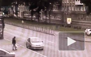 Видео: мотоциклист сбил петербурженку на Большеохтинском проспекте
