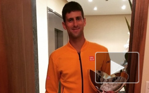 Джокович обыграл Федерера в финале Уимблдона и пообедал травой на корте