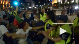 В столице Болгарии два полицейских пострадали при протестах