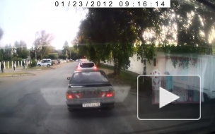 Видео: в Кирове мотоциклист сбил женщину