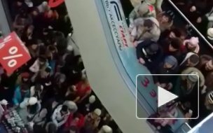 Массовая давка покупателей из-за розыгрыша призов в Татарстане попала на видео
