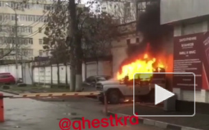 Видео из Краснодара: В центре города загорелся полицейский УАЗ с задержанным внутри