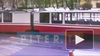 Еще одно ДТП с трамваем в Петербурге произошло Академика Лебедева