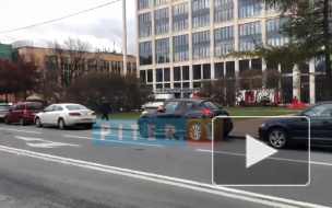 У здания Невской ратуши собрались пожарные, МЧС и реанимация 