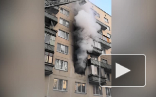 На Наставников в Петербурге горит жилая квартира