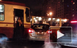 ДТП в Санкт-Петербурге: крупная авария на КАД, женщины столкнули трамвай и легковушку на Ленинском  