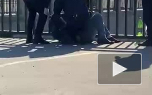 Сотрудники полиции спасли мужчину, который пытался сброситься в Обводный канал