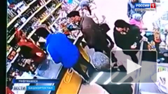 В Башкирии на видео попало избиение пенсионера в супермаркете