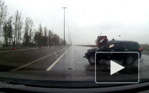 На Пулковском шоссе водитель Mitsubishi Pajero показал "тройной тулуп"