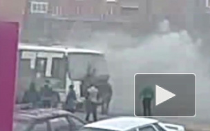 Видео: в Карелии на ходу вспыхнул пассажирский автобус