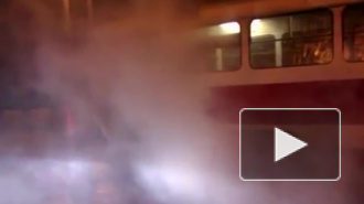 На мосту Александра Невского сгорел трамвай