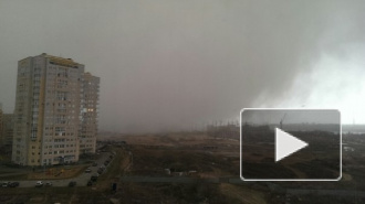 Ураган в Омске унес жизнь молодой девушки и сдвинул с места памятник в виде шара