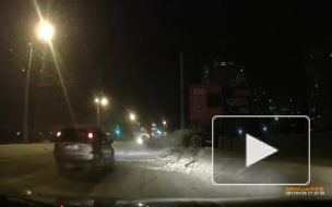 Видео аварии из Омска: обгонял, обгонял и догнал столб