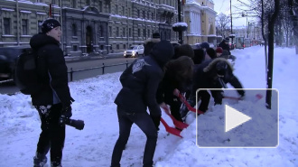 Месть дворникам. После флэшмоба "Красных лопаток" снега стало больше