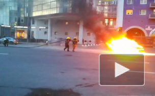 Видео: На Финляндском пожарные эффектно потушили иномарку