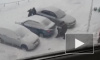Жестокое избиение влюбленной пары в Омске попало на видео