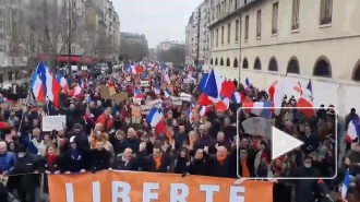 На акцию протеста против COVID-пропусков во Франции вышли почти 40 тысяч человек