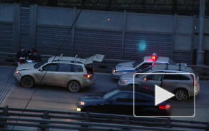 Два «Mitsubishi» встретились на виадуке в Автово