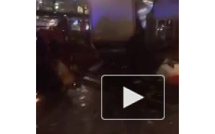 Видео: На ярмарке в Берлине грузовик мог врезаться в толпу намеренно