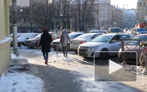 Жители Петроградского района жалуются на стихийную парковку у "Ленполиграфмаша"