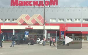Видео: из "Максидома" на Дунайском эвакуируют сотрудников и посетителей 