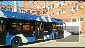 Видео: в Петербург прибыла новая поставка троллейбусов