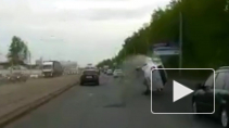 Жесткое видео из Казани: легковушка взлетела на воздух и перевернулась из-за препятствия на дороге