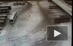 Рейсовый автобус насмерть сбил девушку на автовокзале в Челябинске